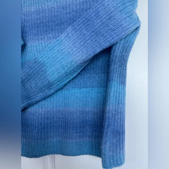 Vince Space Dye Crew Sweater size M EUC - Picture 8 of 9